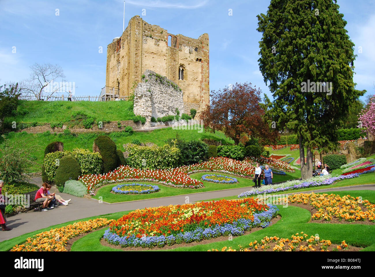 Guildford Castello e giardini in primavera, Castle Street, Guildford, Surrey, Inghilterra, Regno Unito Foto Stock