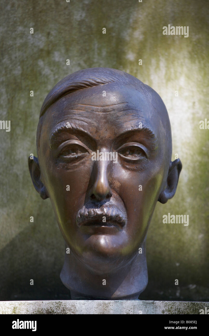 Busto di scrittore austriaco Stefan Zweig nel Jardin du Luxembourg Parigi Francia Foto Stock