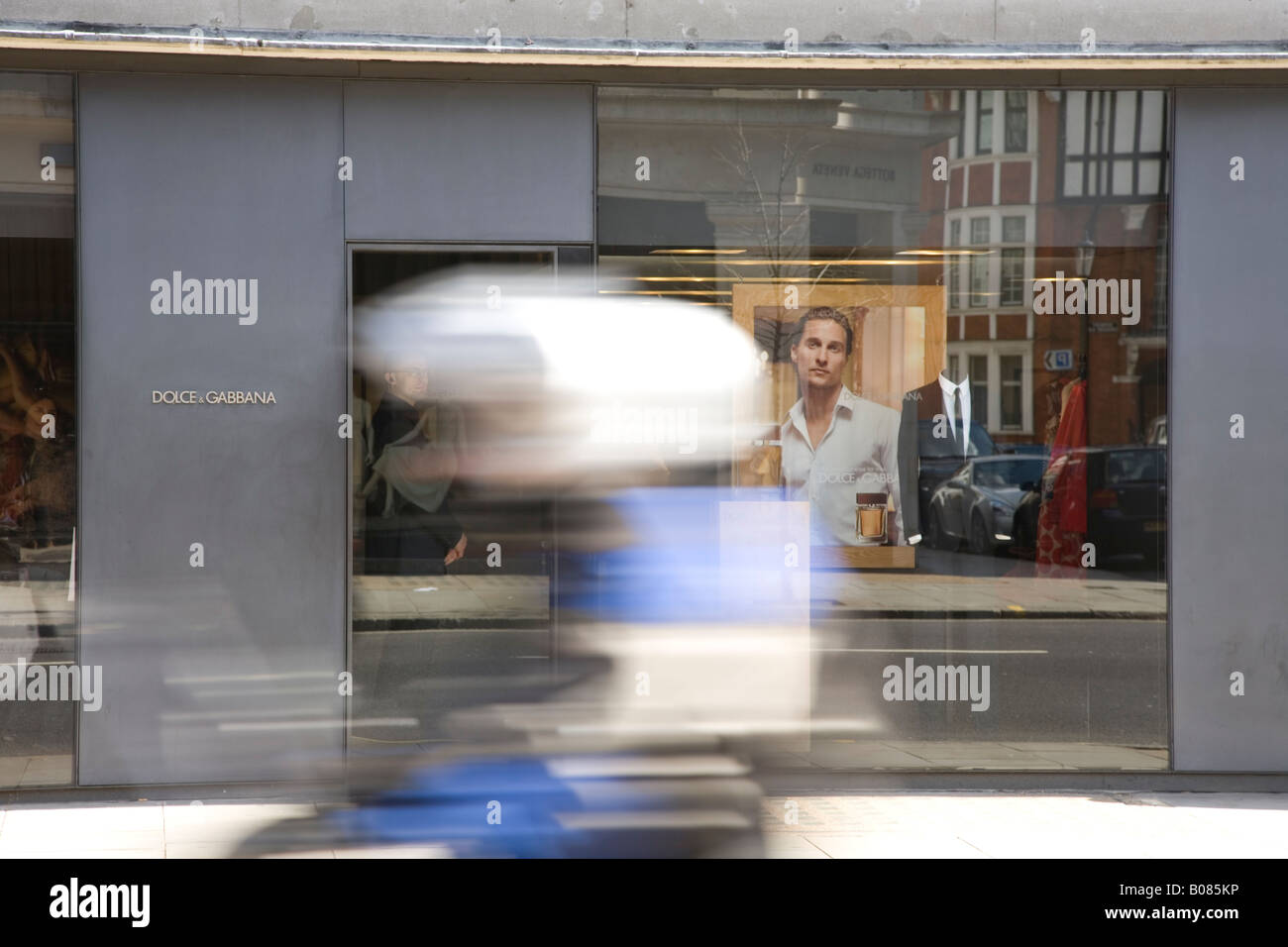 Corse di moto passato dolce e gabanna Shop tomaia Sloane Street Knightsbridge Foto Stock