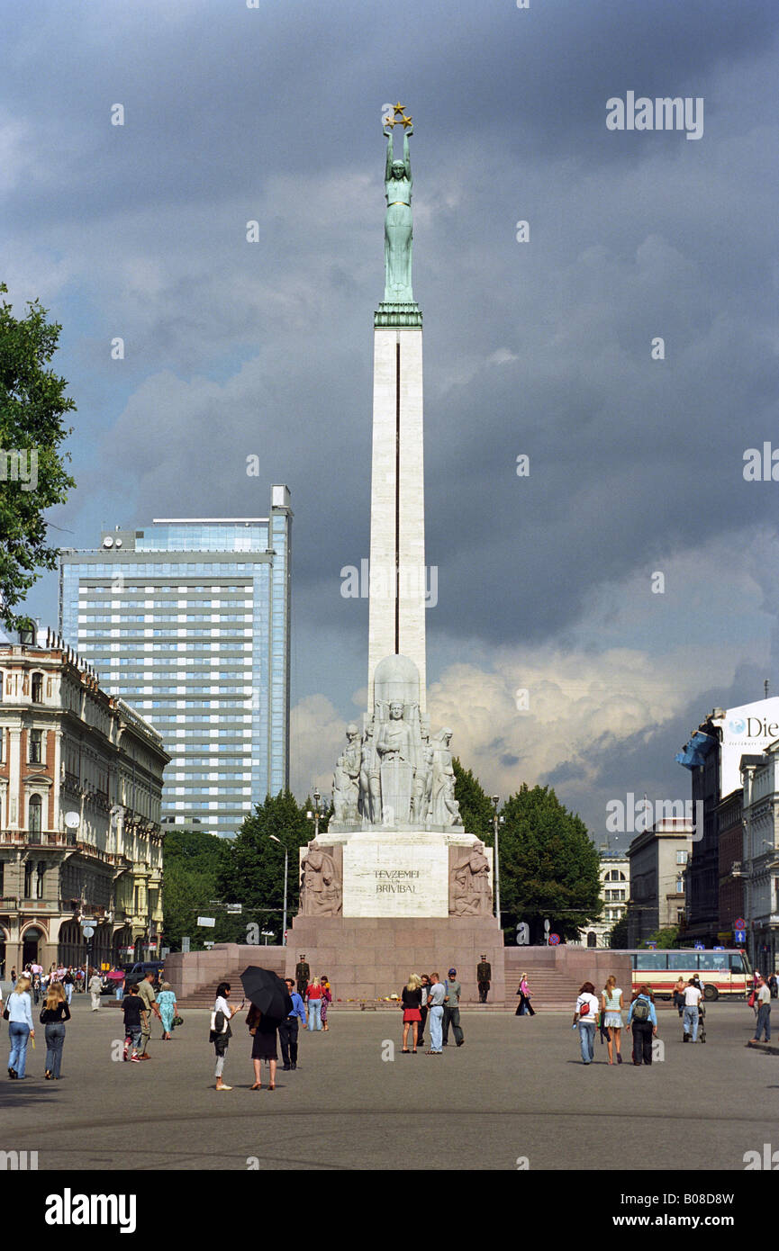 Statua della Libertà nel centro della città di Riga, Lettonia Foto Stock