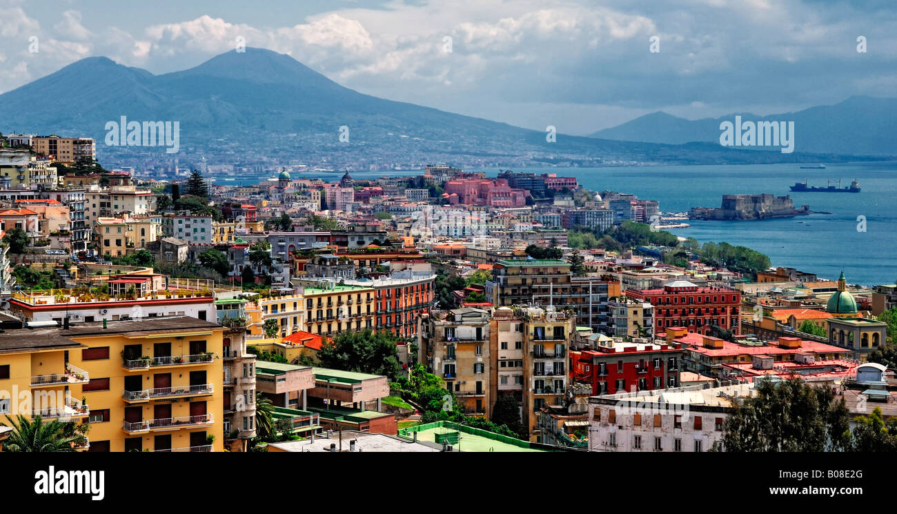 Napoli la città di napoli campania vesuvio panorama Italia cityscape Foto Stock