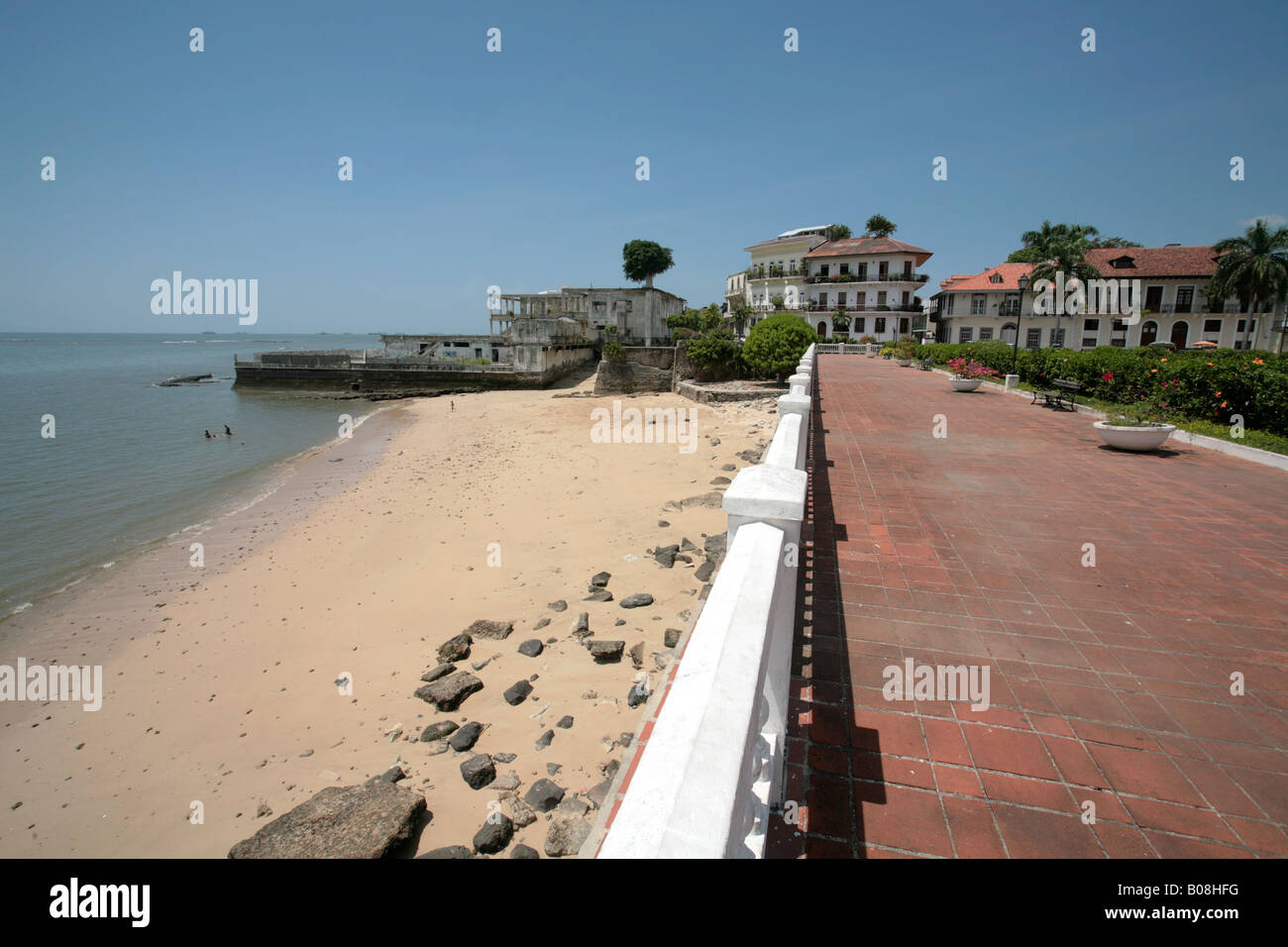 Panama City Casco Antiguo o Casco Viejo presso la piccola spiaggia laterale al Teatro Nazionale Foto Stock