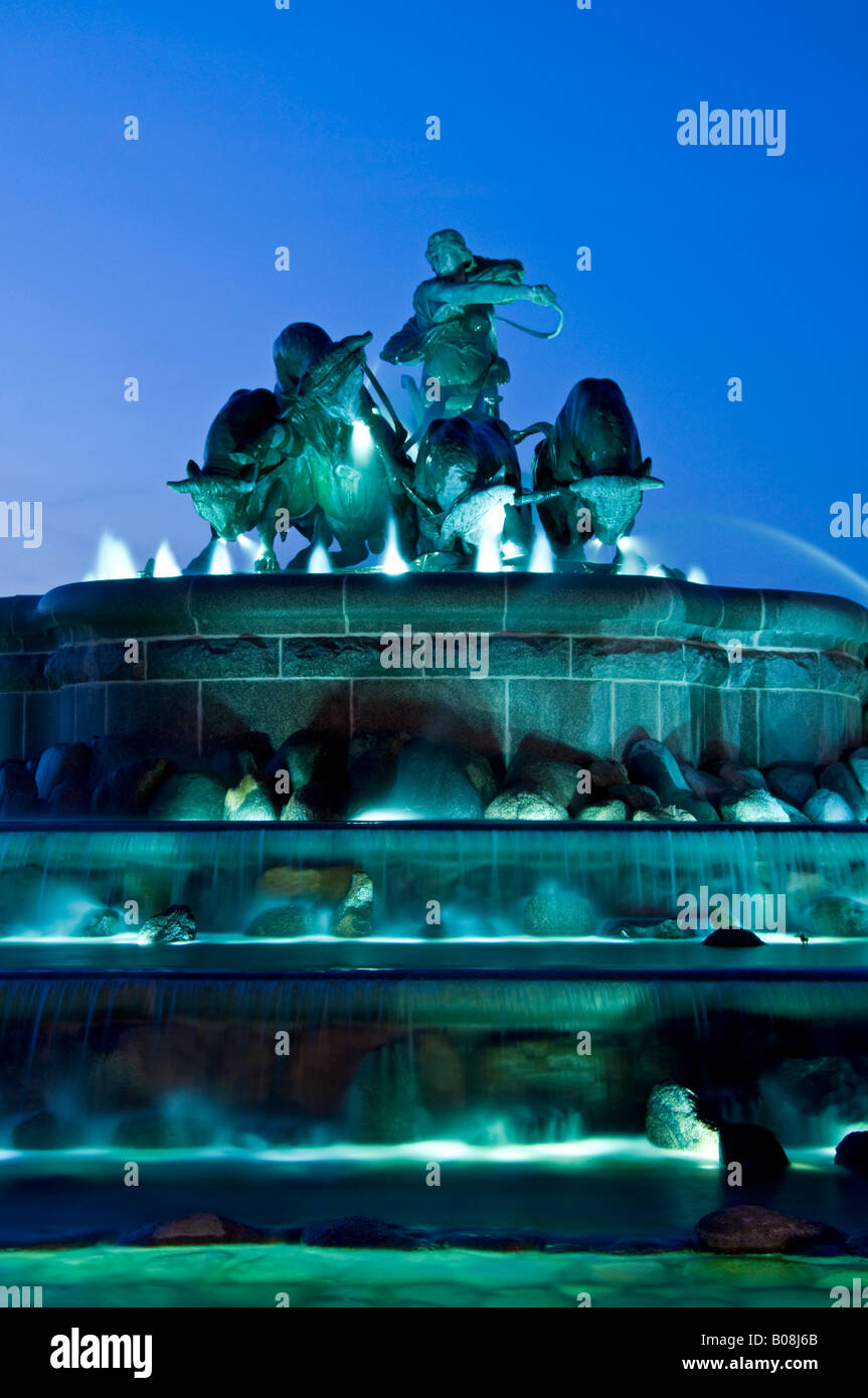 La spettacolare Fontana Gefion di notte, Frederiksstaden, Copenaghen, Danimarca, Europa Foto Stock