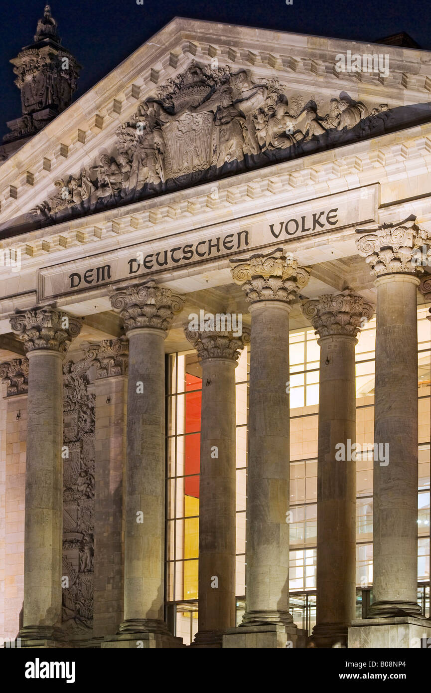 Il Reichstag (parlamento tedesco) Edificio di notte, Berlino, Germania Foto Stock