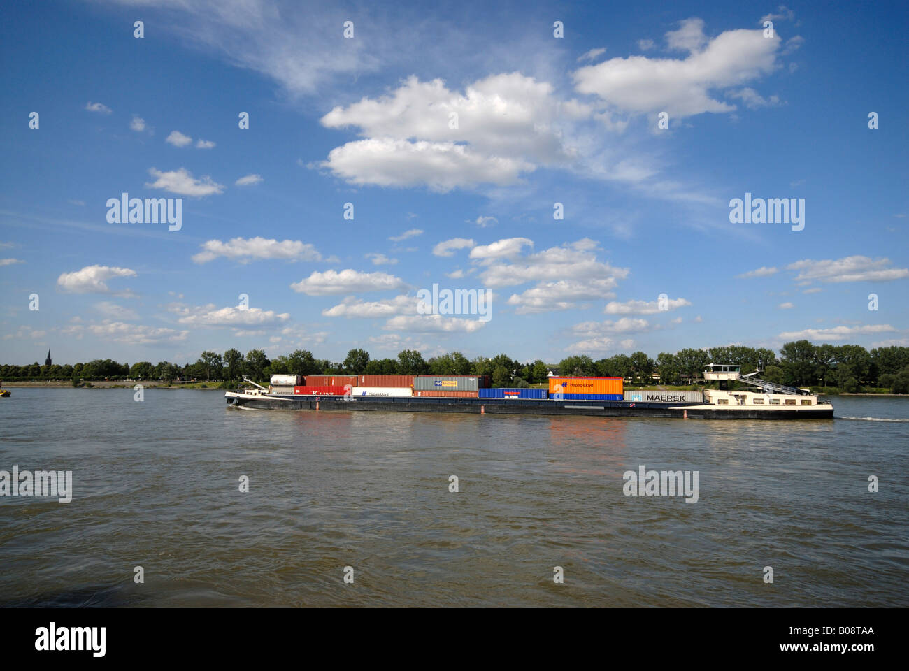 Contenitore nave sul fiume Reno, Bonn, Renania settentrionale-Vestfalia, Germania, Europa Foto Stock