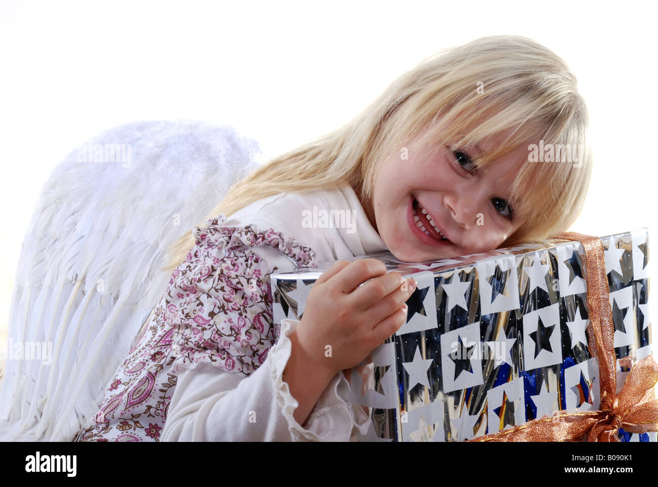 Angelo di Natale con il regalo di natale Foto Stock