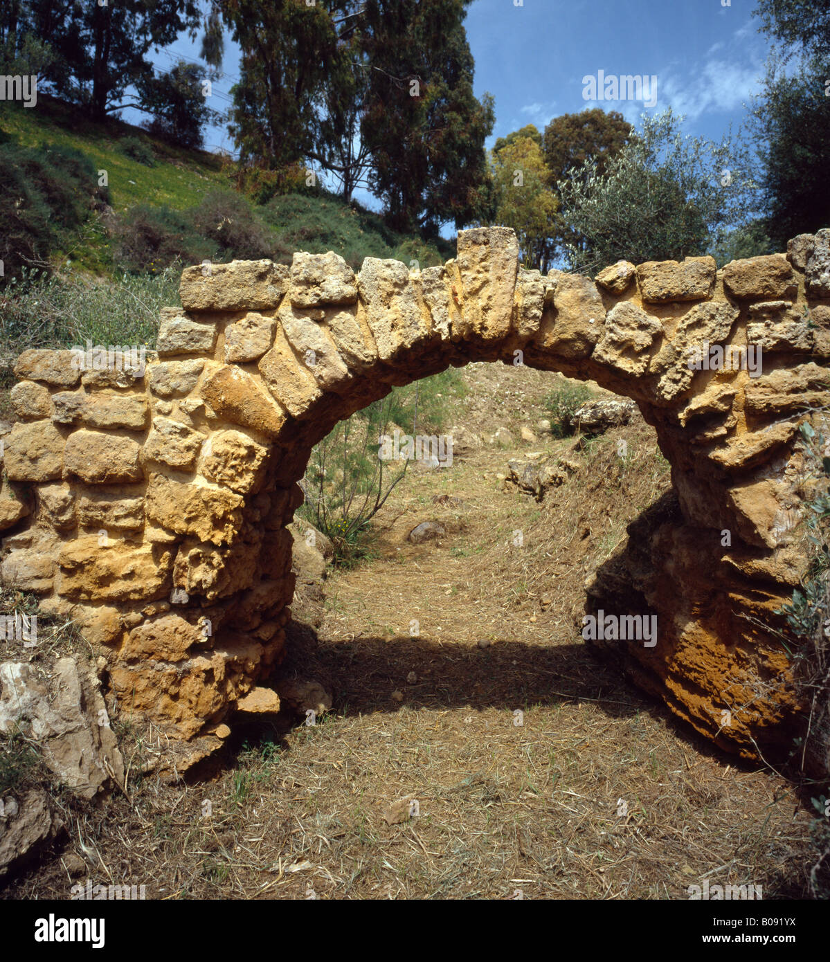 Arco in pietra costruito intorno al V secolo A.C. Foto Stock