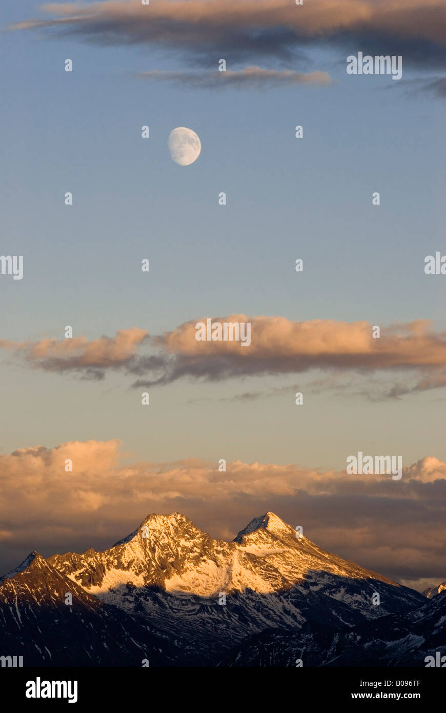 Da sinistra a destra: Mt. Grosser Magner, Mt. Kleinspitze, Mt. Rauchkofl), Alpi della Zillertal, Tirolo, Austria Foto Stock