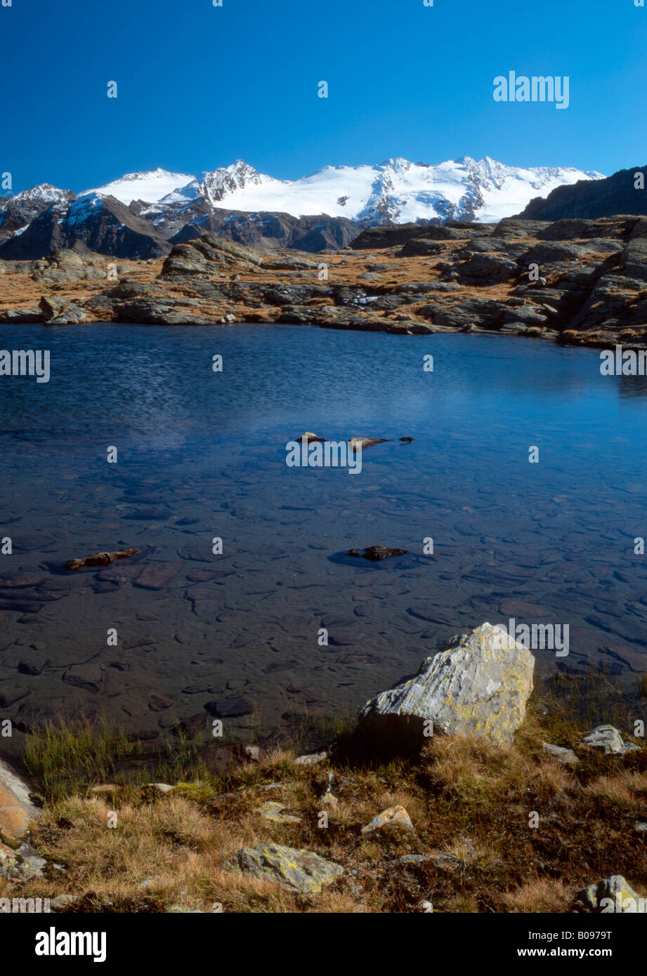 Lago alpino della Val Martello e della Val Martello, il Parco Nazionale dello Stelvio, nordest d'Italia Foto Stock