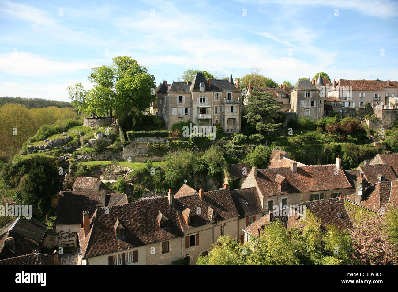 Angoli sur l'Anglin il bellissimo borgo medievale a Vienne, Poitou-Charentes, Francia. Foto Stock