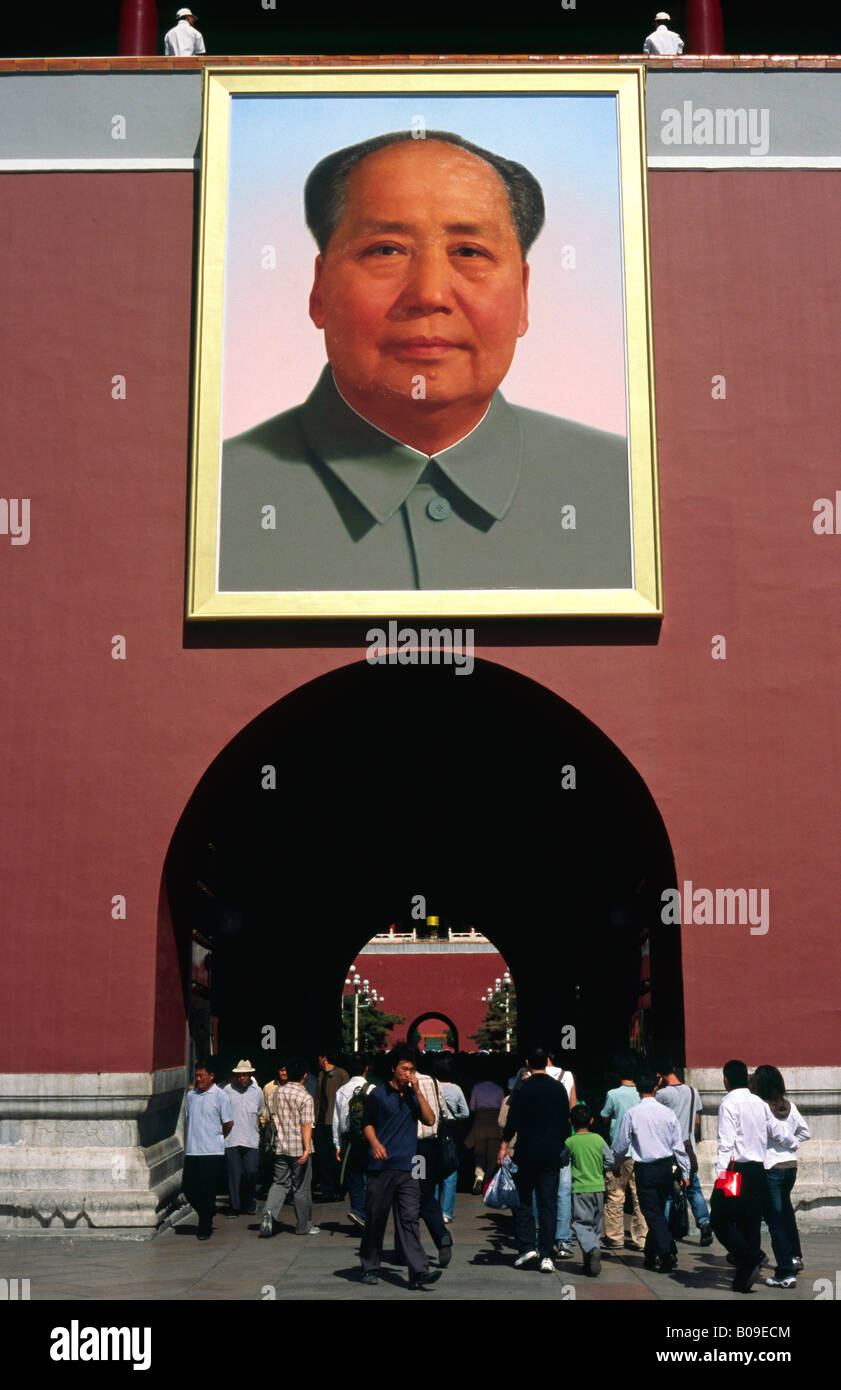 Settembre 28, 2006 - Porta della Pace Celeste a Piazza Tiananmen di Pechino è adornata con un'immagine del compianto Presidente Mao Zedong. Foto Stock