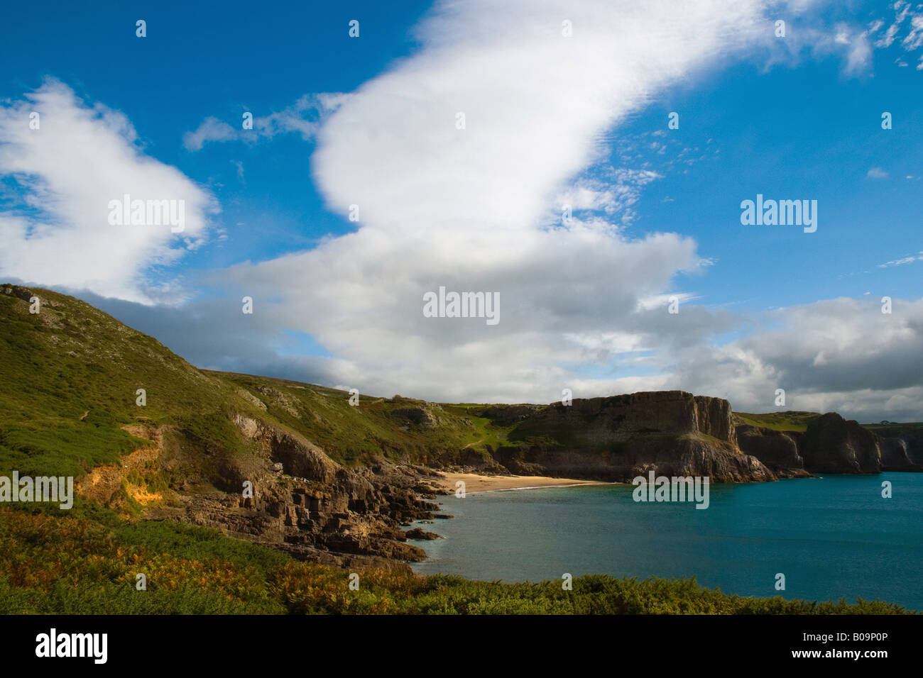 Questo è Mewslade baia a sud ovest della Penisola di Gower. Esso è accessibile solo a piedi ed è piuttosto piccola. Colore Foto Stock