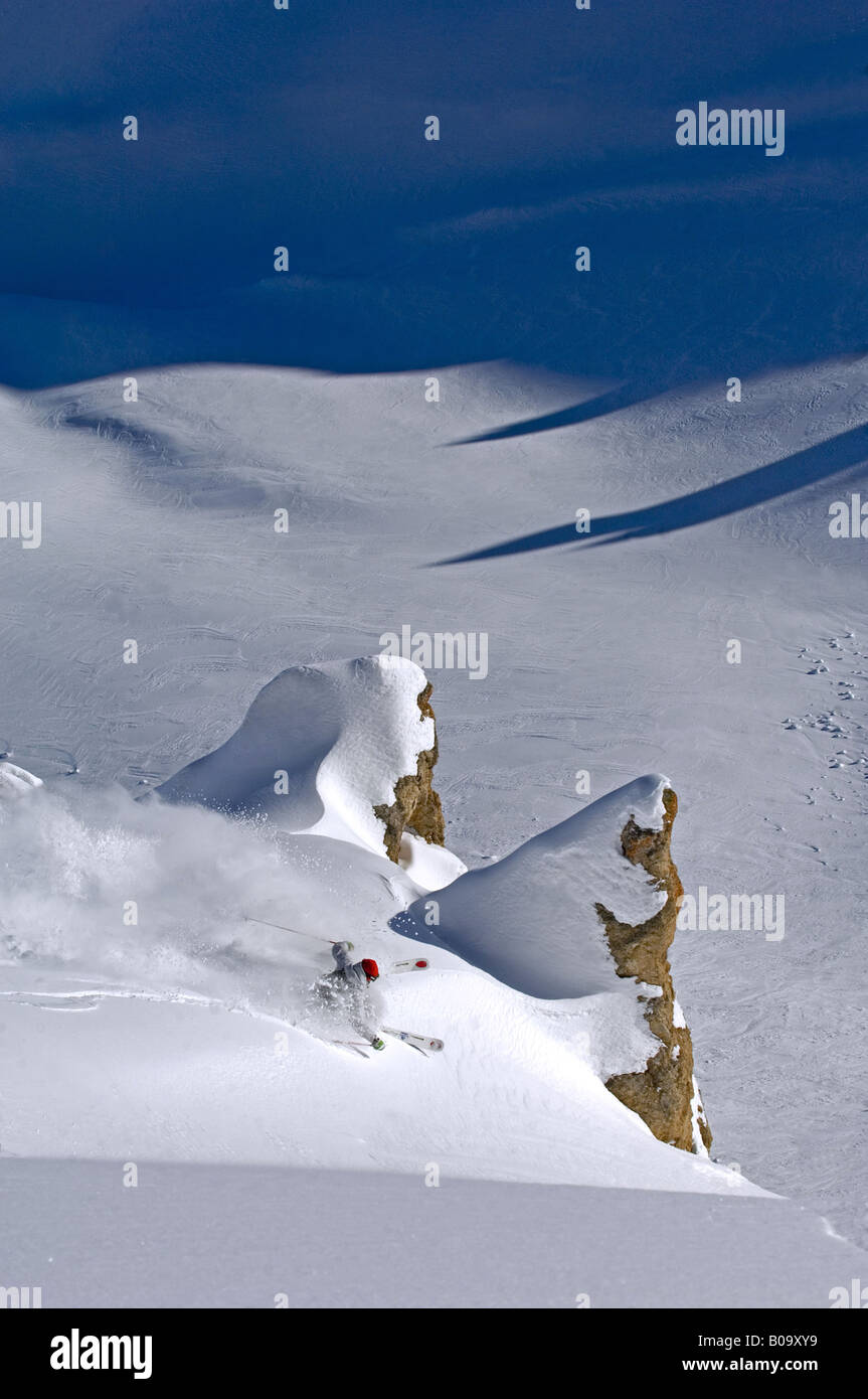 Sciatore a Courchevel ski ressort, Francia, Alpi Foto Stock