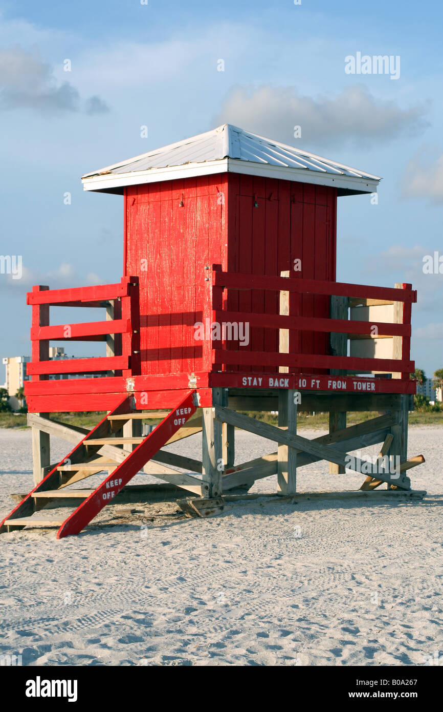 Red Lifeguard Shack in chiave di sabbia parco vicino Clearwater Florida Foto Stock