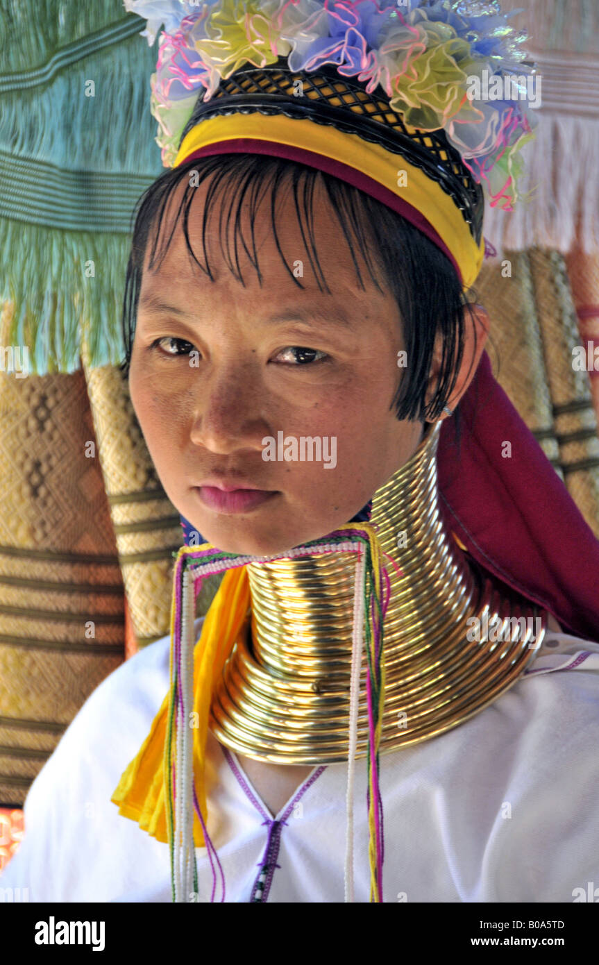 Ritratto di lungo collo donna, Thailandia Foto Stock