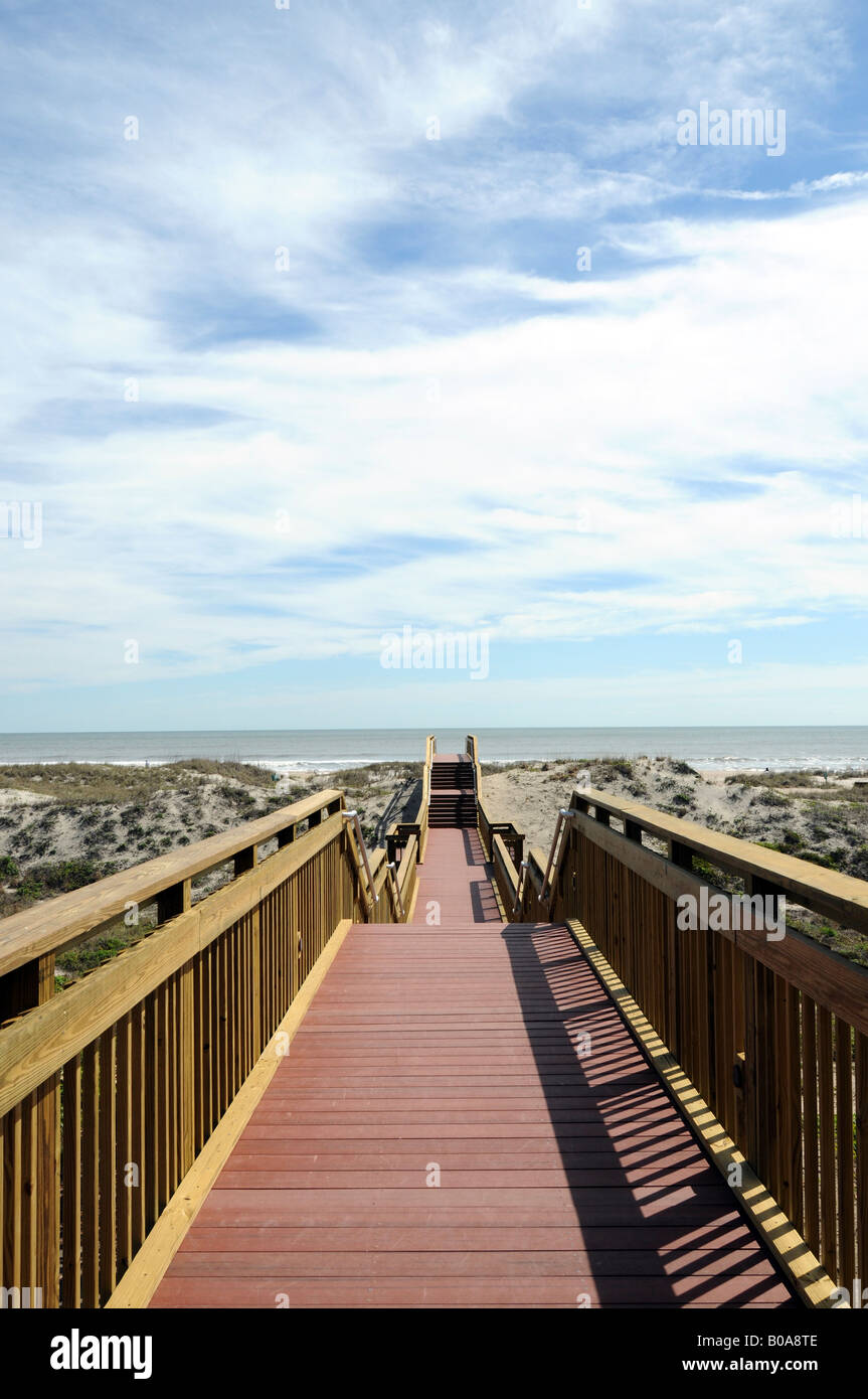 Ponte pedonale alla spiaggia immagini e fotografie stock ad alta ...