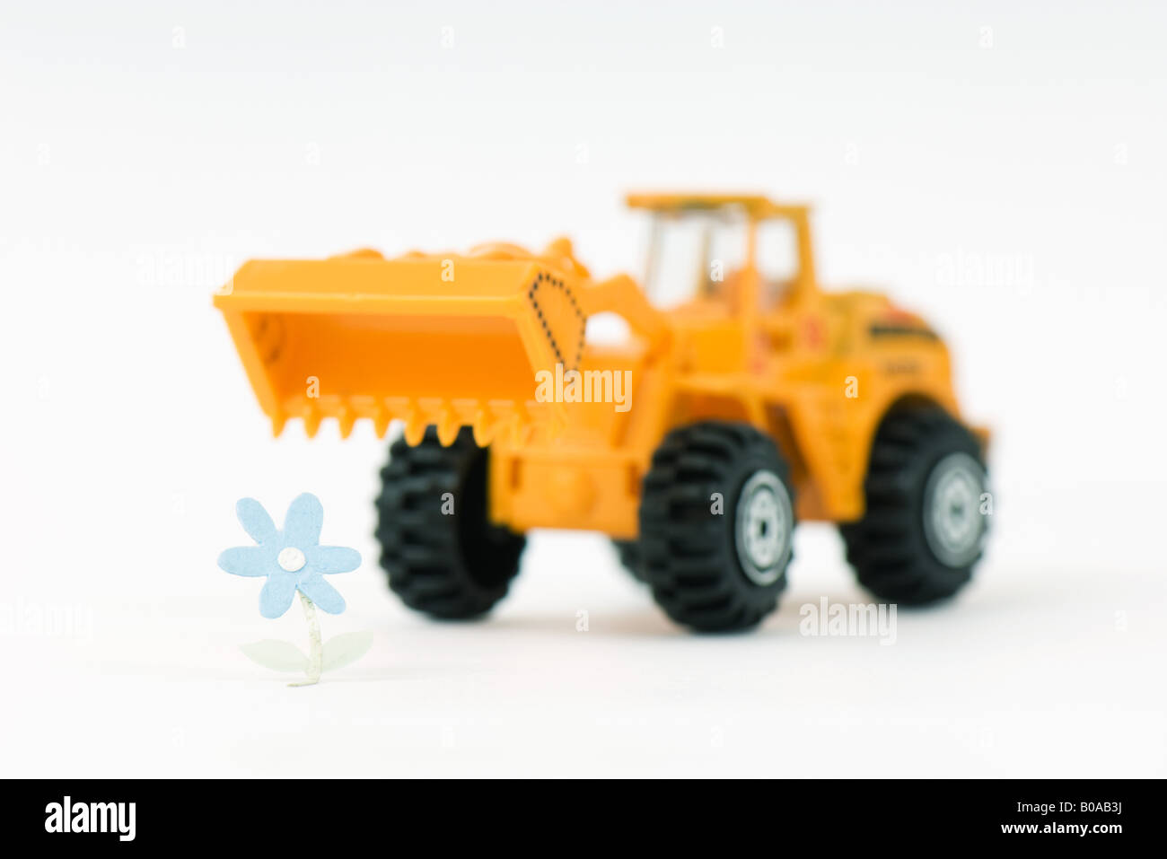 Bulldozer giocattolo fiore di avvicinamento Foto Stock