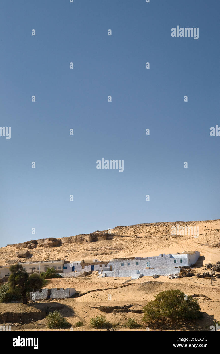 Nubian case di villaggio visto dal Nilo ad Aswan. Foto Stock