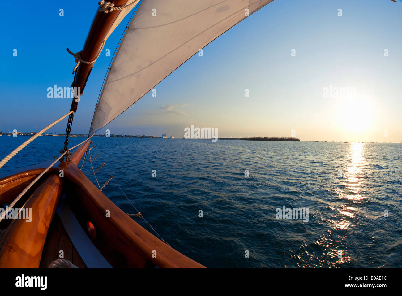 La vista del tramonto dalla barca a vela a Key West, Florida Foto Stock