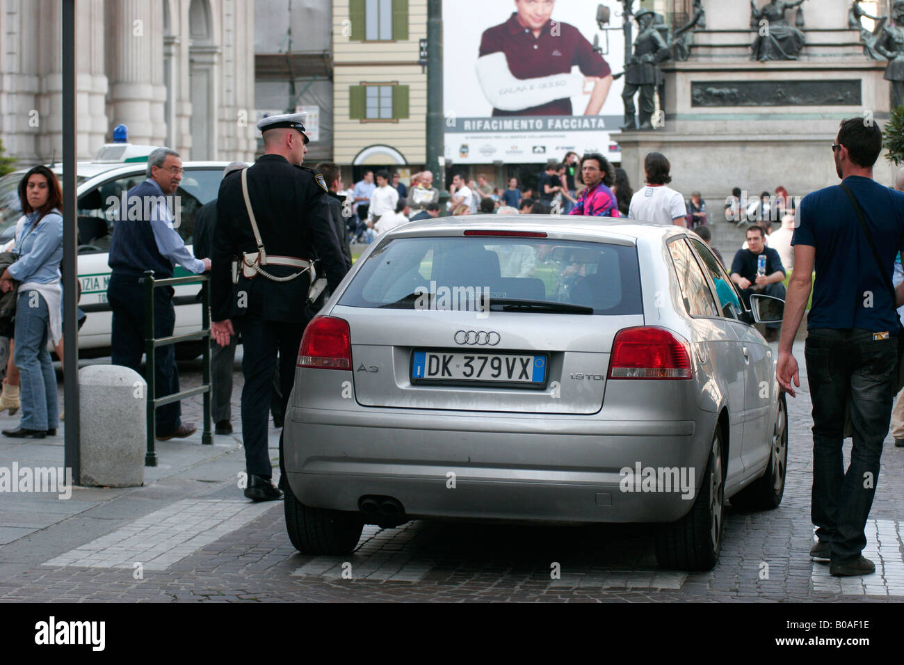La polizia municipale nel centro di Torino, Piemonte, Italia Foto Stock