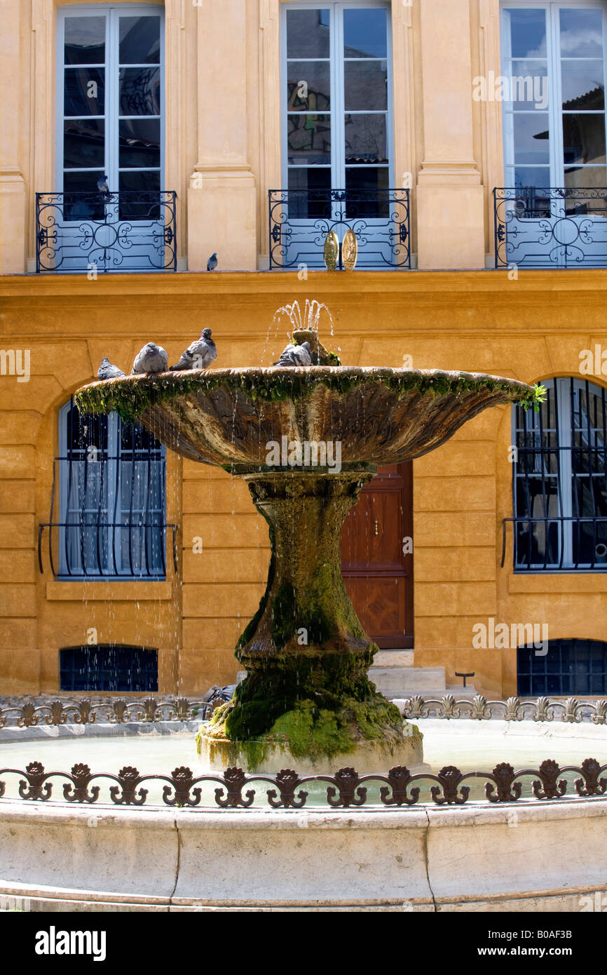 Fontana del luogo albertas a aix en provence francia Foto Stock