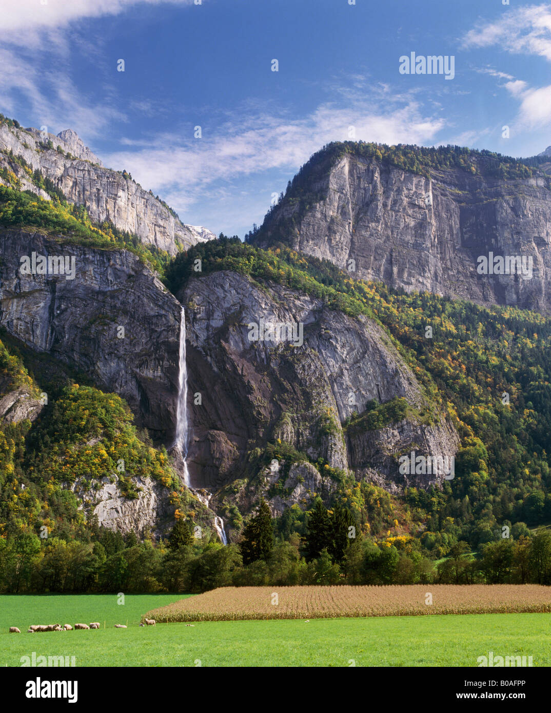 Cascata d Arpenaz a Sallanches vicino a Chamonix Haute Savoie Francia Alpes Foto Stock