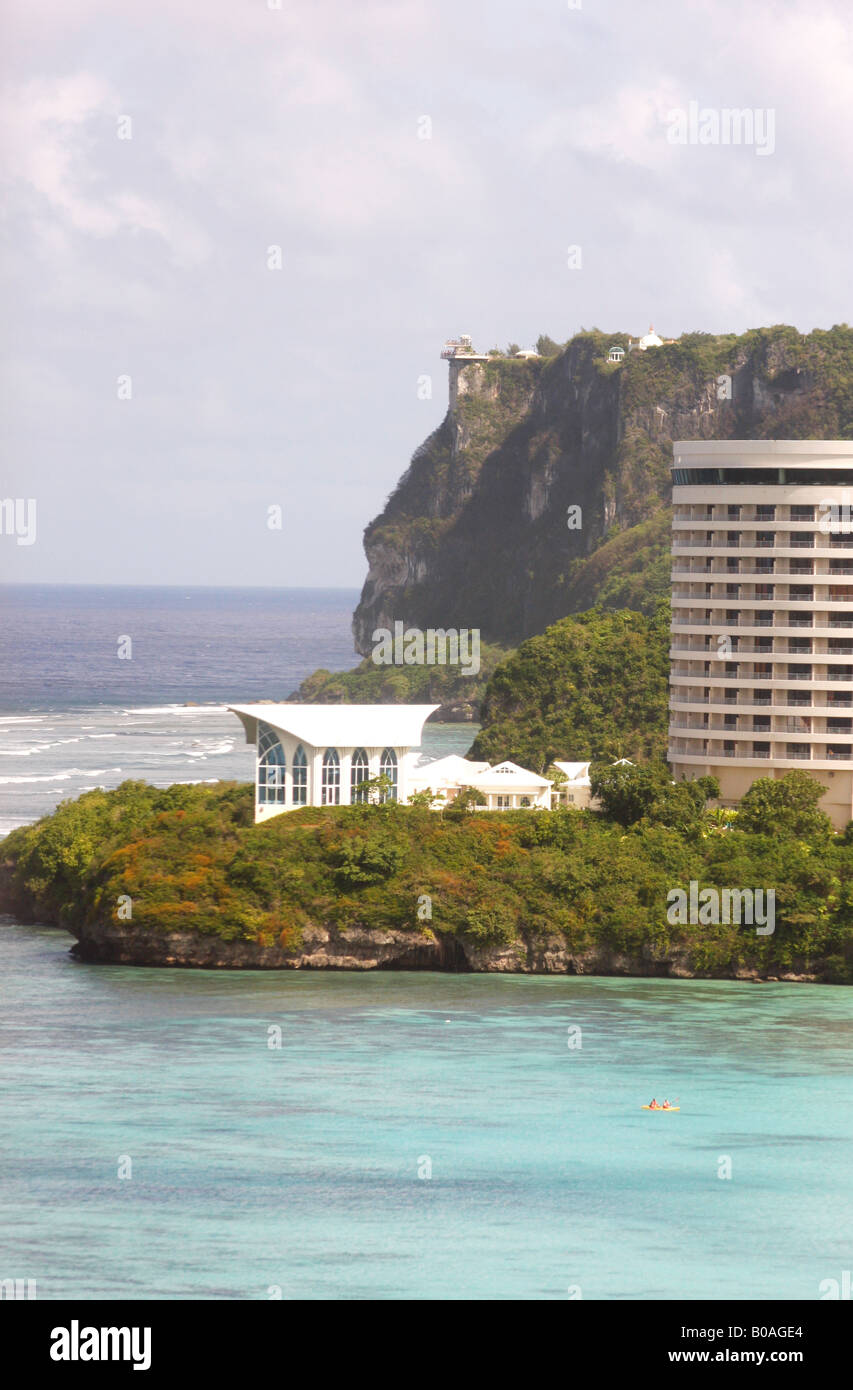 Due Lover's Leap, 280 piedi sopra la Baia di Tumon,sull'Isola di Guam,nell'Marianagroup dell'Oceano Pacifico è un ben noto punto di riferimento Foto Stock