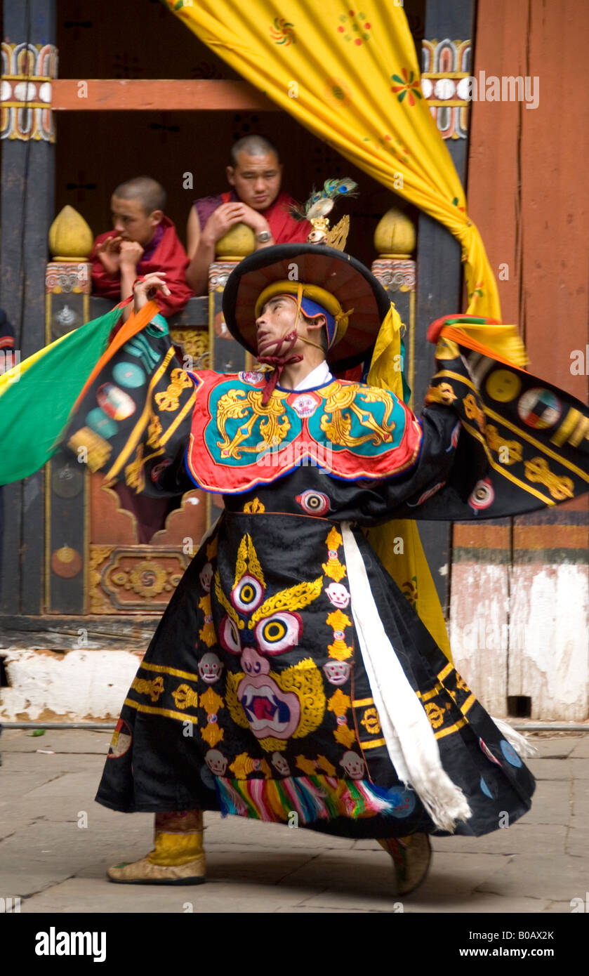 La danza dei Black Hats (Shanag) a paro Tsechu (festival), Bhutan Foto Stock