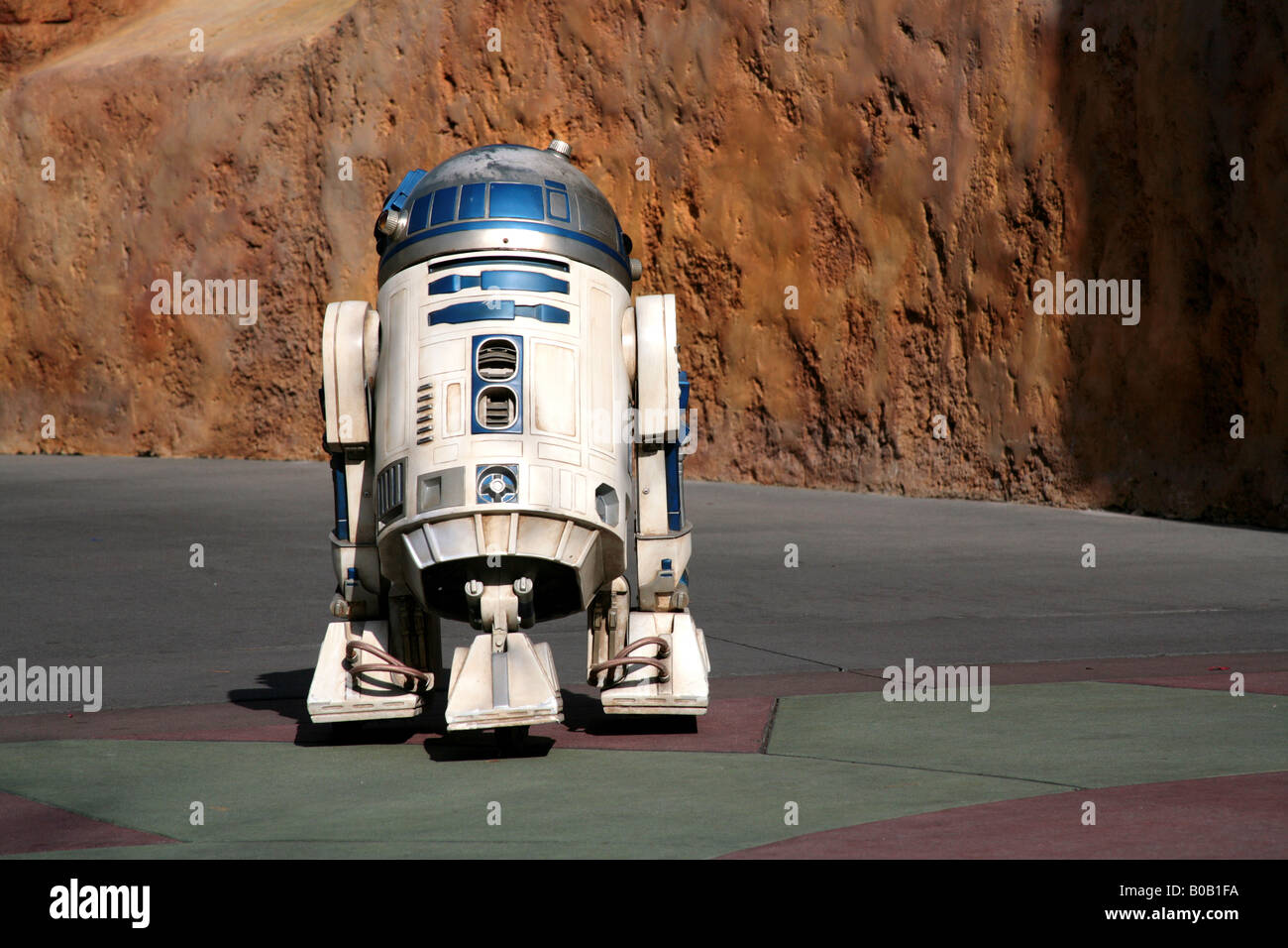 R2D2 robot da Star Wars a una parata a Disney Studios di Hollywood Foto Stock