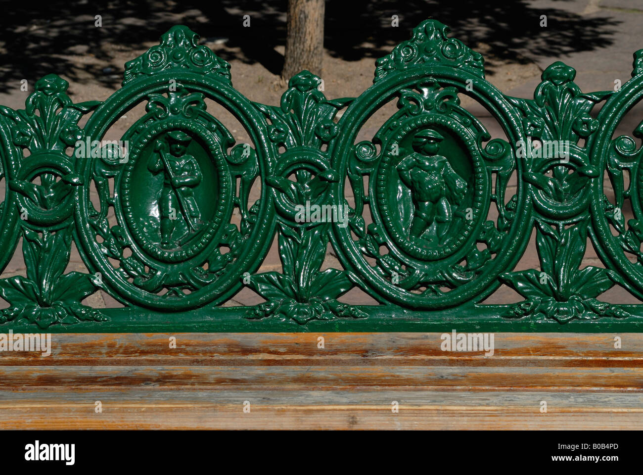 Green park panca sulla piazza del mercato di Santa Fe New Mexico USA Foto Stock