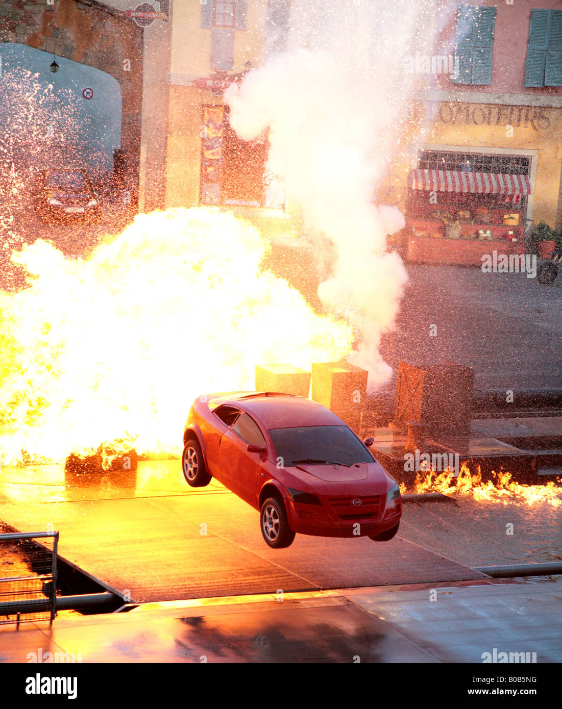 Esplosione in uno stunt show a Disney Studios di Hollywood. Per solo uso editoriale. Foto Stock