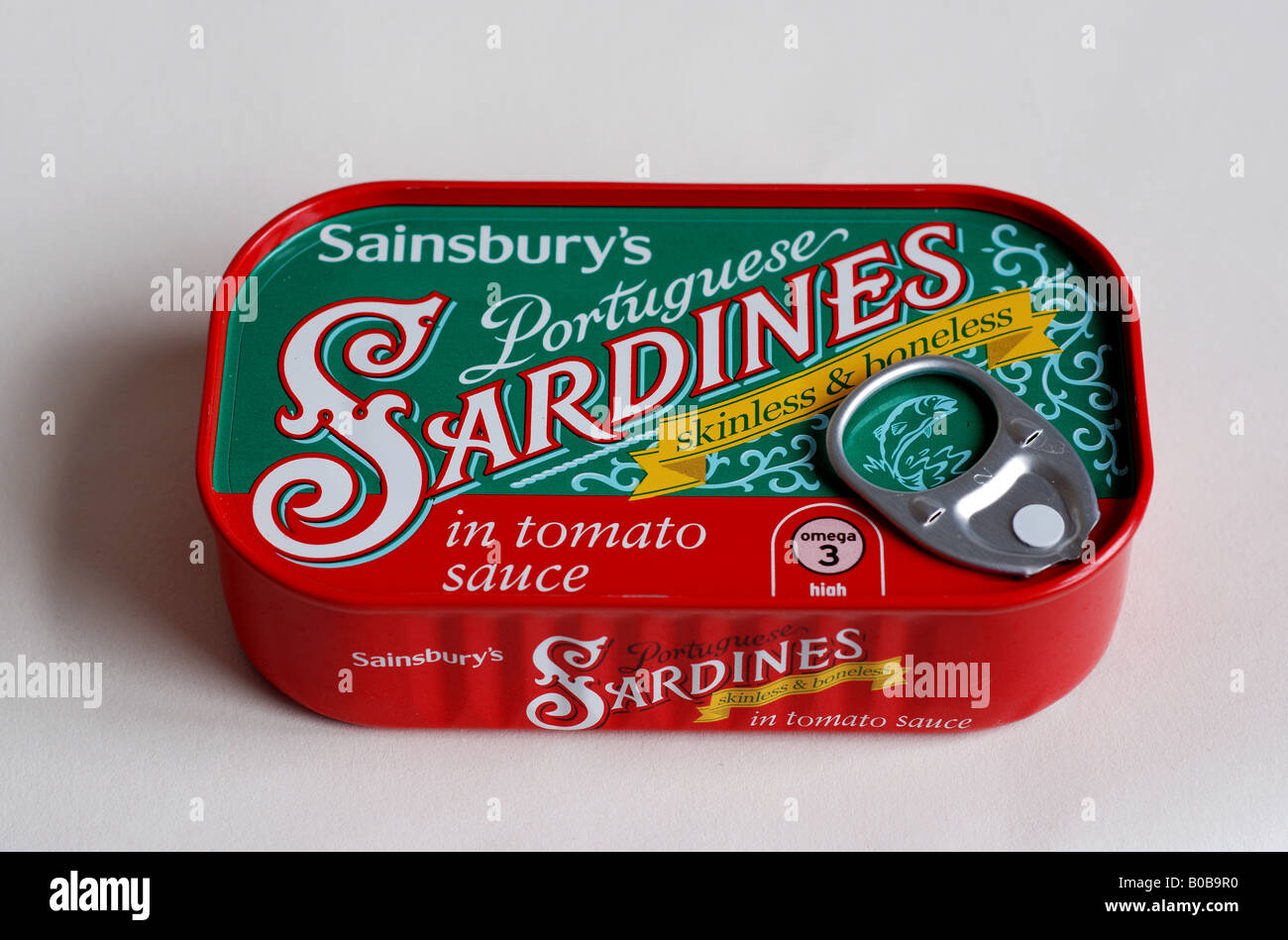 Sainsbury's scatoletta di sardine Foto stock - Alamy