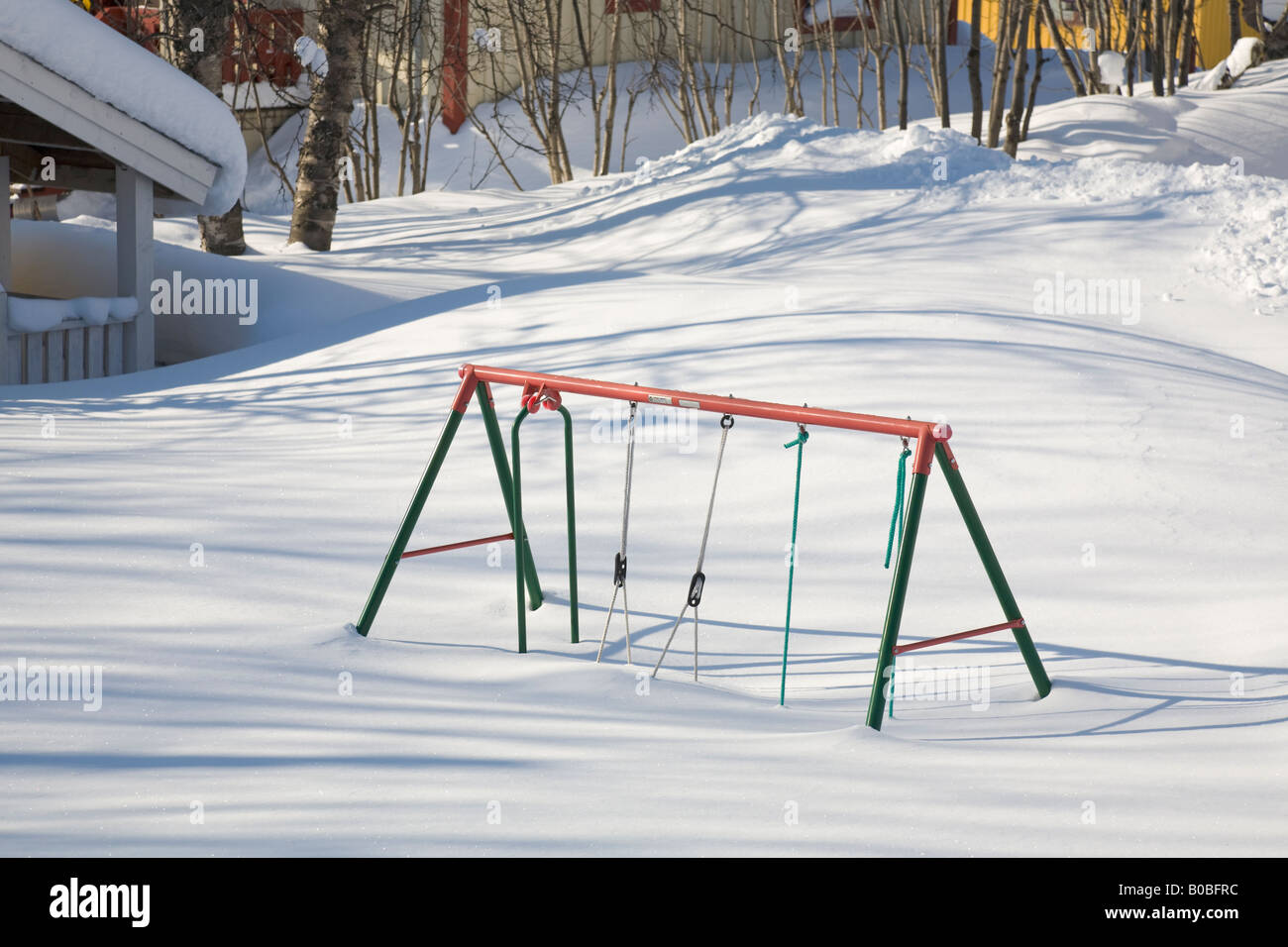 Un altalena bloccato nella neve in winterly Kiruna / Svezia settentrionale Foto Stock