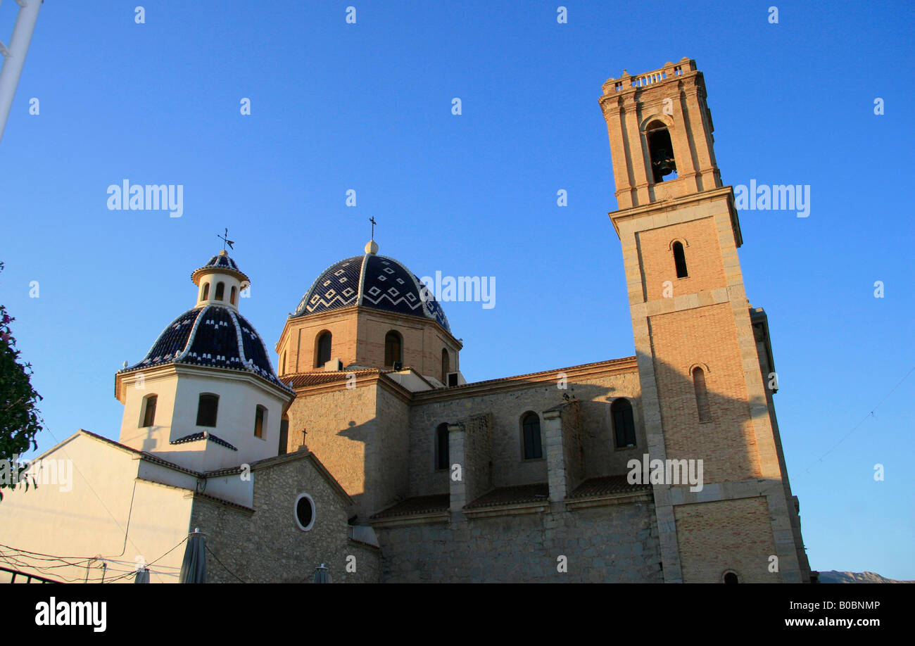 Il tetto della chiesa nella piazza principale Altea vicino a Benidorm Spagna Foto Stock