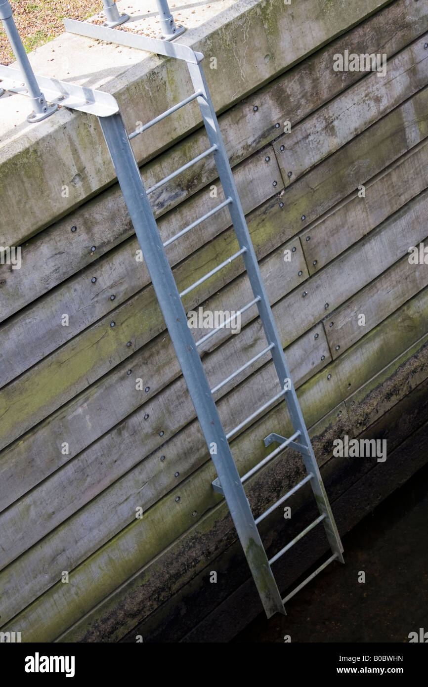 La scaletta di sicurezza per vie navigabili - fiume Wensum Norwich Foto Stock