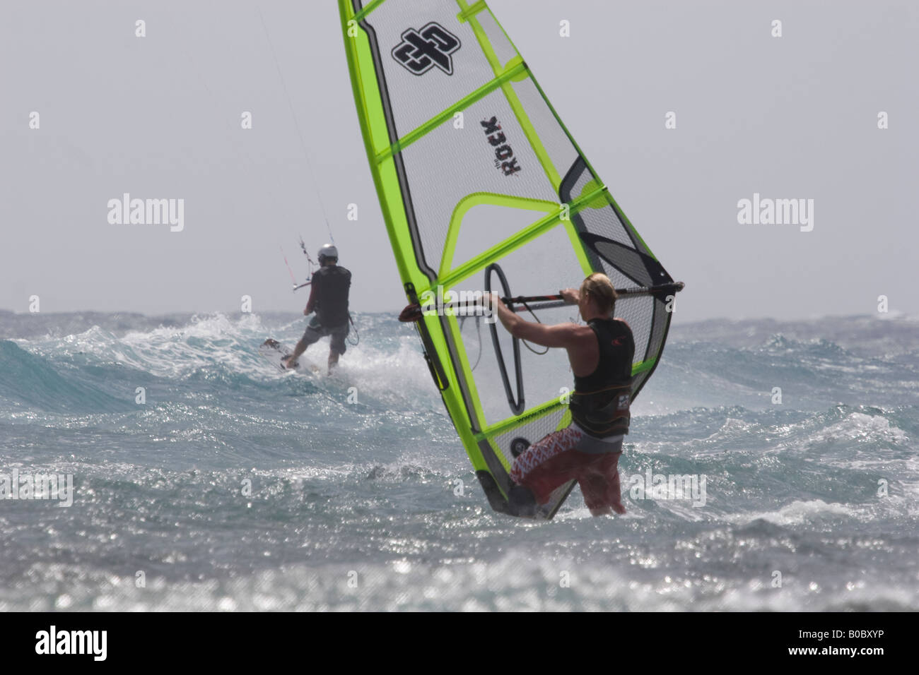 Windsurf e kitesurfer, Tenerife, El Medano Foto Stock
