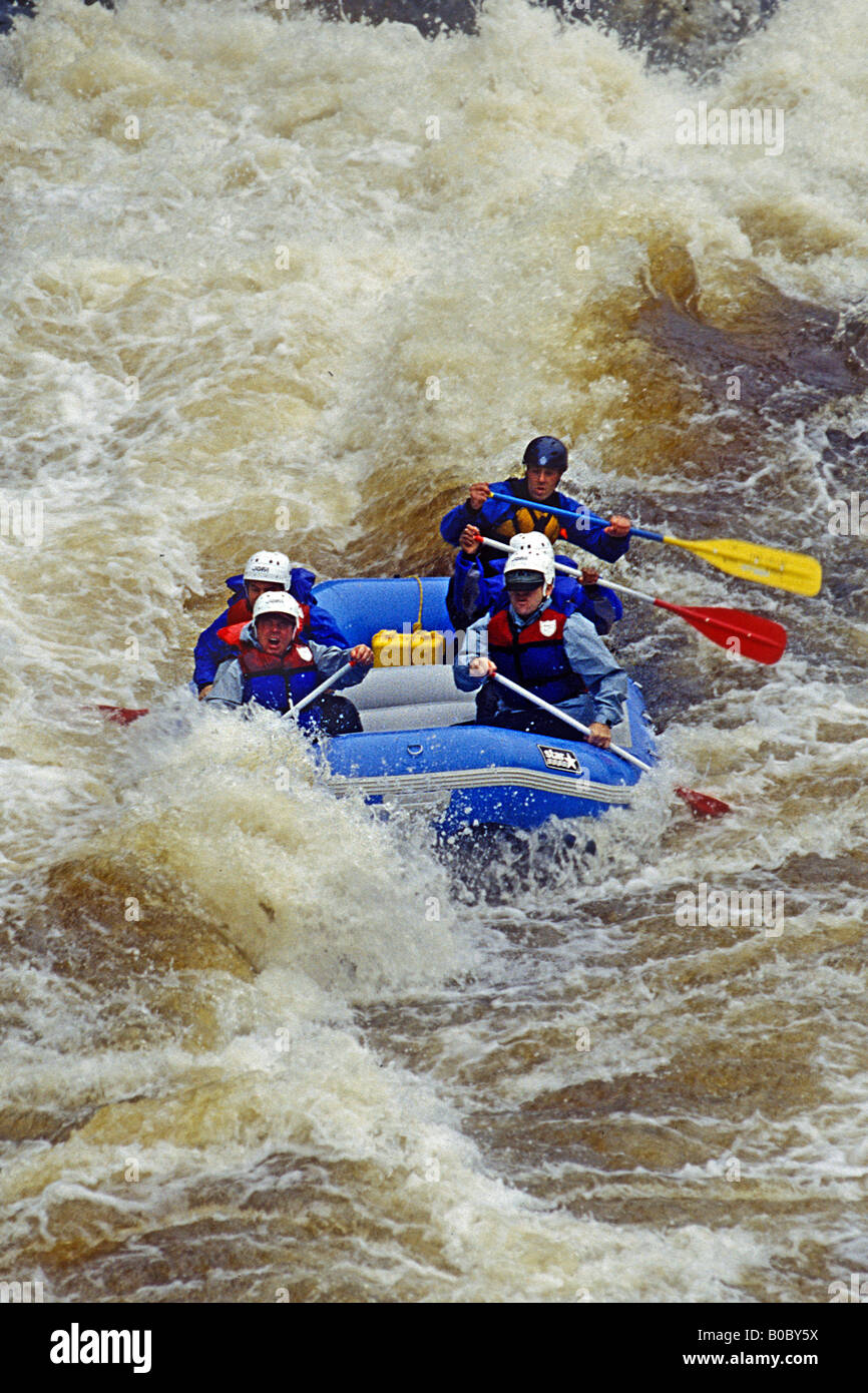 Rafting il fiume Menominee a Piers Gorge sul confine del Wisconsin e Michigan Penisola Superiore Foto Stock