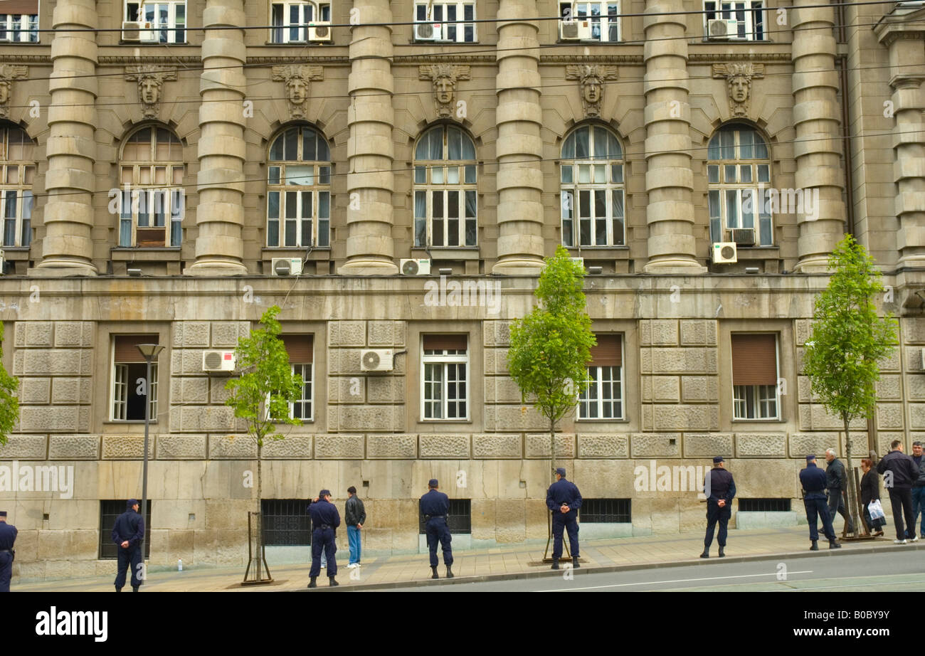 La polizia sta preparando per la dimostrazione relativa nuova Kosovo indipendente di Belgrado in Serbia nel mese di aprile 2008 Foto Stock