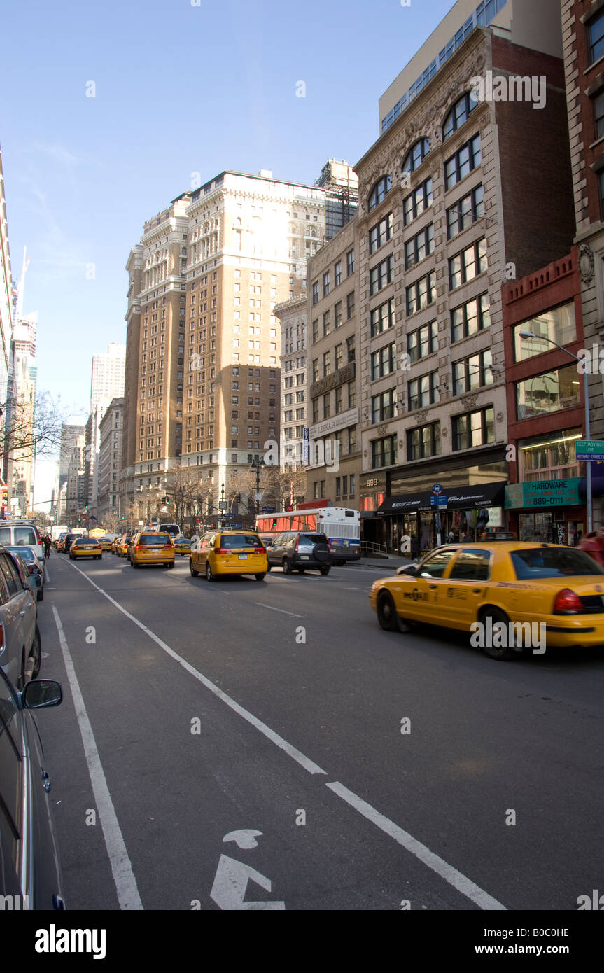 I taxi per le strade di Manhattan, New York Foto Stock