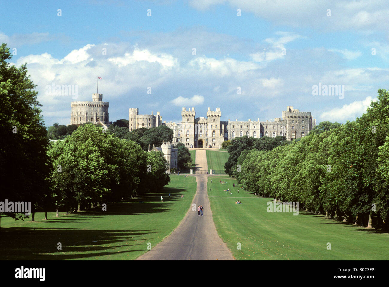 Il Castello di Windsor e la lunga passeggiata Queens palace royal residence attrazione turistica Viaggi turismo Berkshire England Inglese Regno Unito Foto Stock
