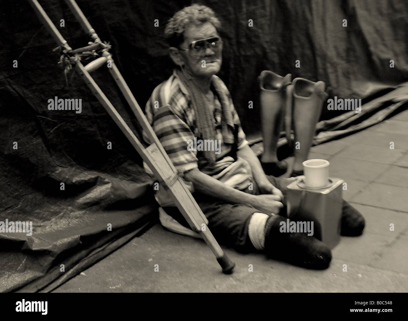 Begger disabili a Sukhumvit road , Bangkok in Thailandia Foto Stock