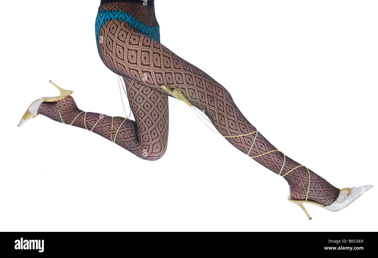 Donna lungo le gambe in bianco dancing pantofole su bianco Foto Stock