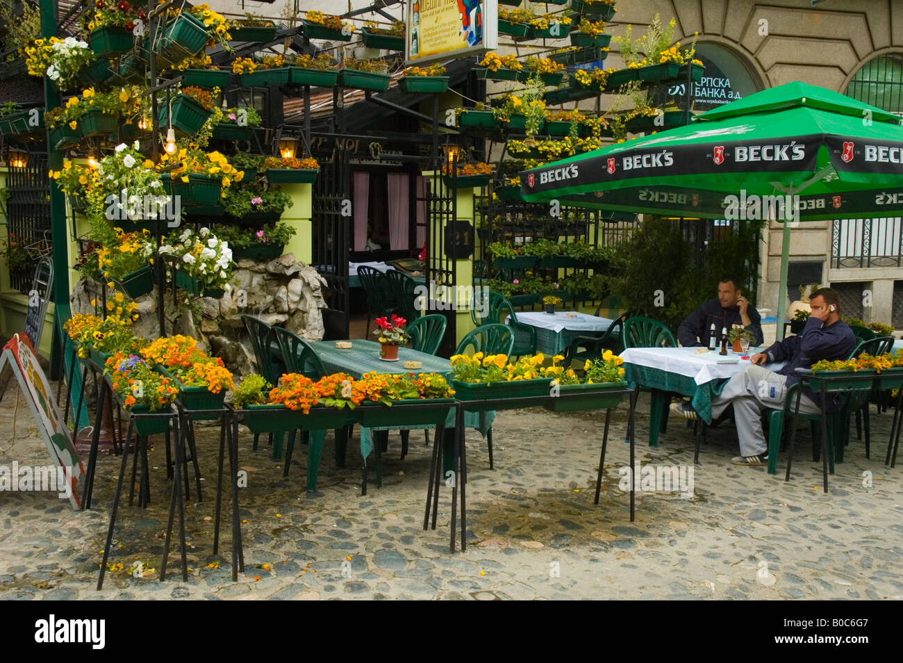 Ristorante lungo Skadarska Street nel quartiere di Skadarlija a Belgrado in Serbia in Europa Foto Stock