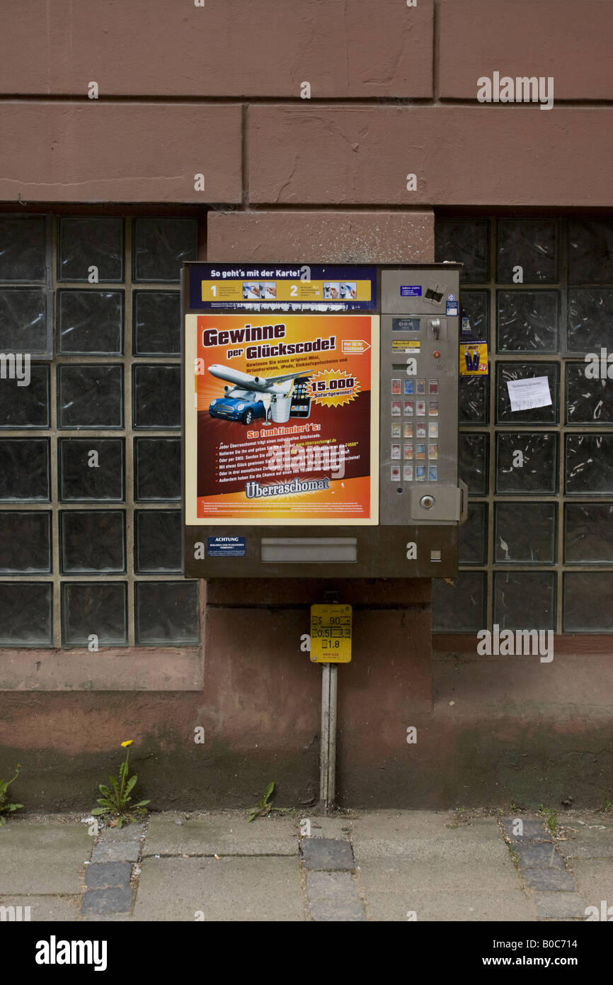 Maggio 2008, una sigaretta macchina distributrice di Amburgo, Germania Foto Stock