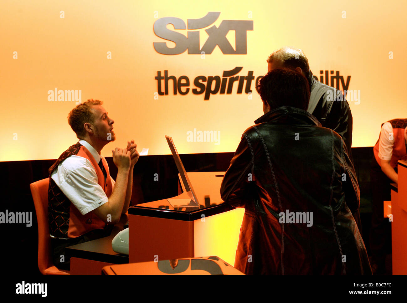 Un contatore del servizio di noleggio auto Sixt in un aeroporto di Monaco di Baviera, Germania Foto Stock