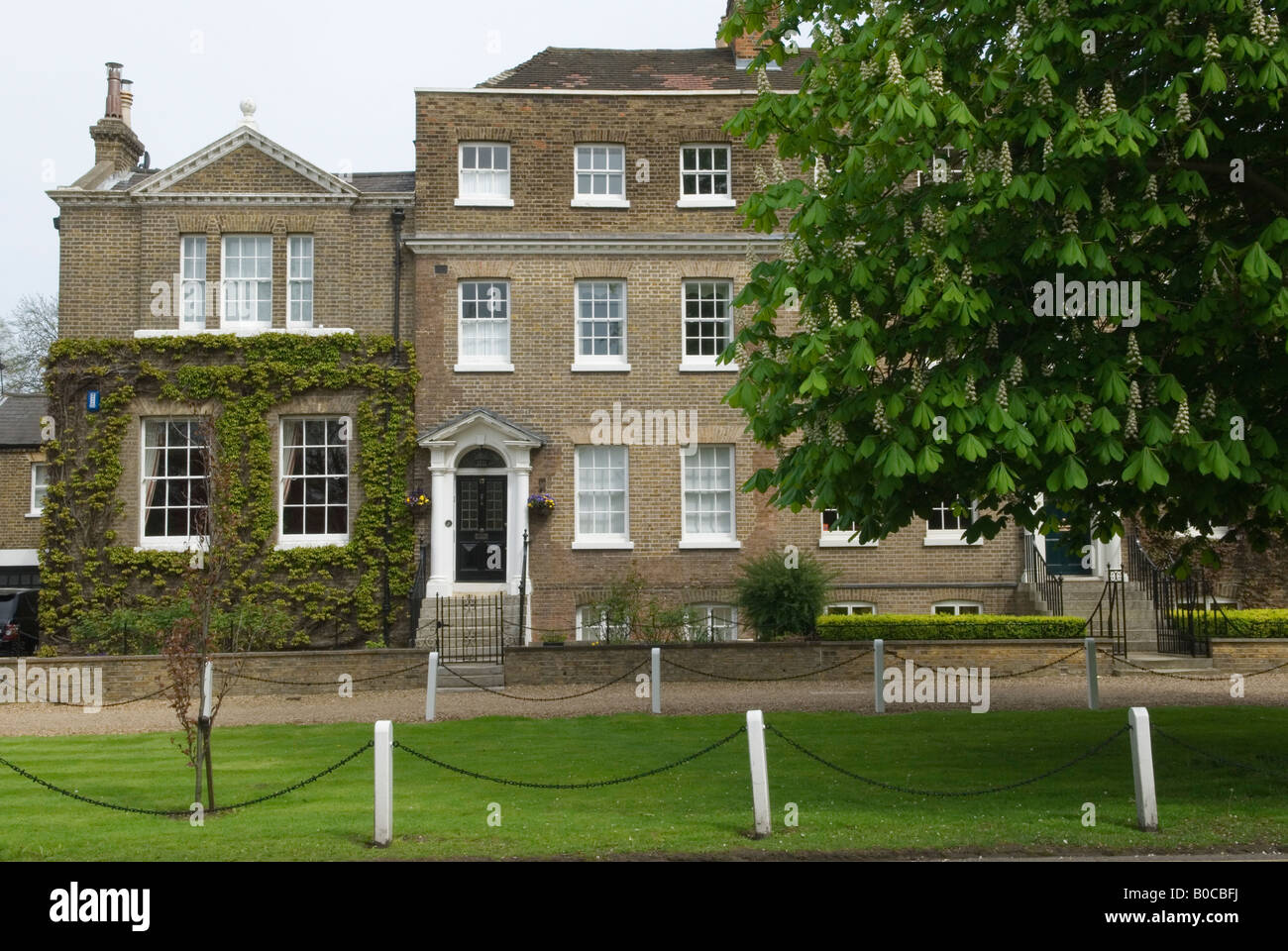 Grandi case di famiglia georgiane quartiere prospero Dulwich Village, South London SE21 2000s UK 2008 HOMER SYKES Foto Stock