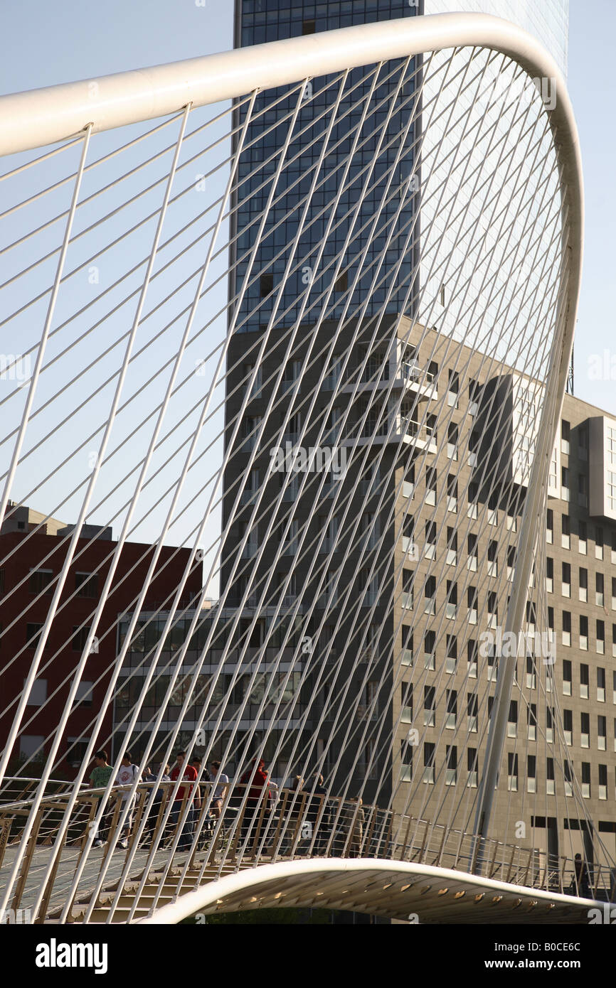 Puente Ponte Zubizuri dal Calatrava, Bilbao Euskadi, Paesi Baschi Foto Stock