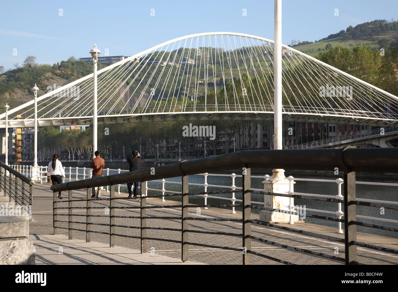 Puente Ponte Zubizuri dal Calatrava, Bilbao Euskadi, Paesi Baschi Foto Stock