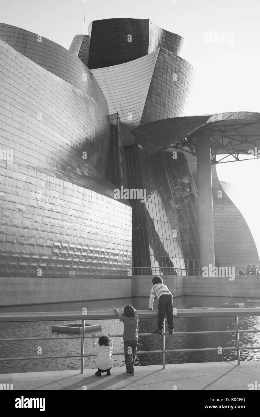 Museo Guggenheim progettato da Frank Gehry, Bilbao, Pais Vasco, Paesi Baschi Foto Stock