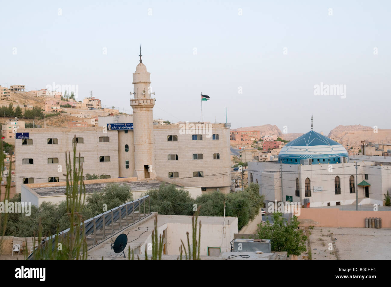 Medio Oriente Giordania Wadi Musa la cittadina nei pressi di Petra al tramonto il Masque Aprile 2008 Foto Stock